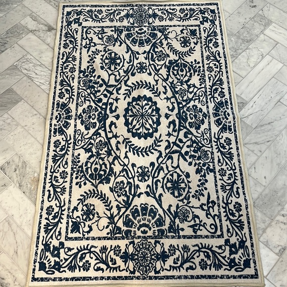 Ruggable 3x5 Delphina Delft Blue Rug - Picture 1 of 2